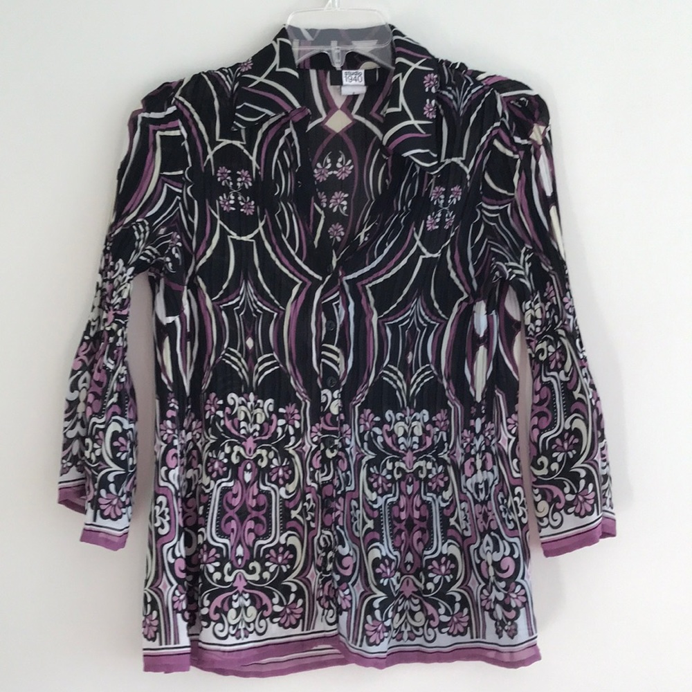 ⭐️3/$20 Beautiful blouse!